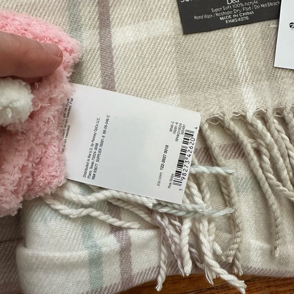 Khol’s | pink socks and scarf set - Picture 4 of 4